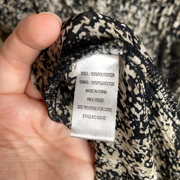 Evereve Reagan Chiffon Dress‎ sleeveless splatter print black white - Picture 4 of 6